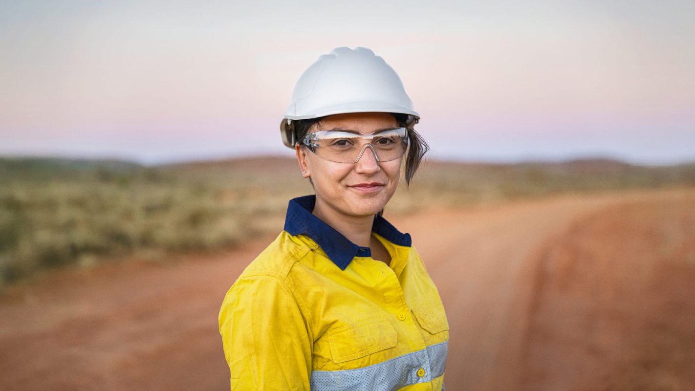 How many overall jobs does the Australian mining industry support?